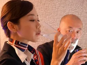 Nữ thần rất gợi cảm với họa tiết da báo kết hợp với lụa đen