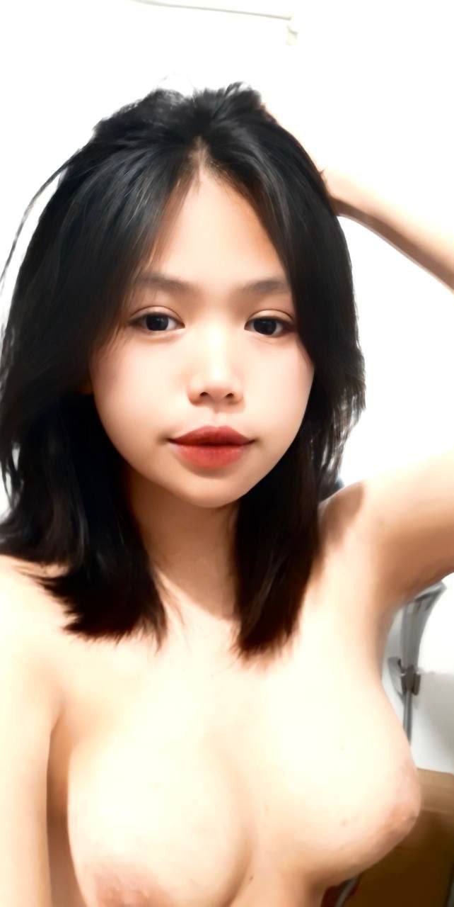 Anh nhiếp ảnh gia chụp xong gạ trả bài luôn em mẫu áo tắm ngon múp