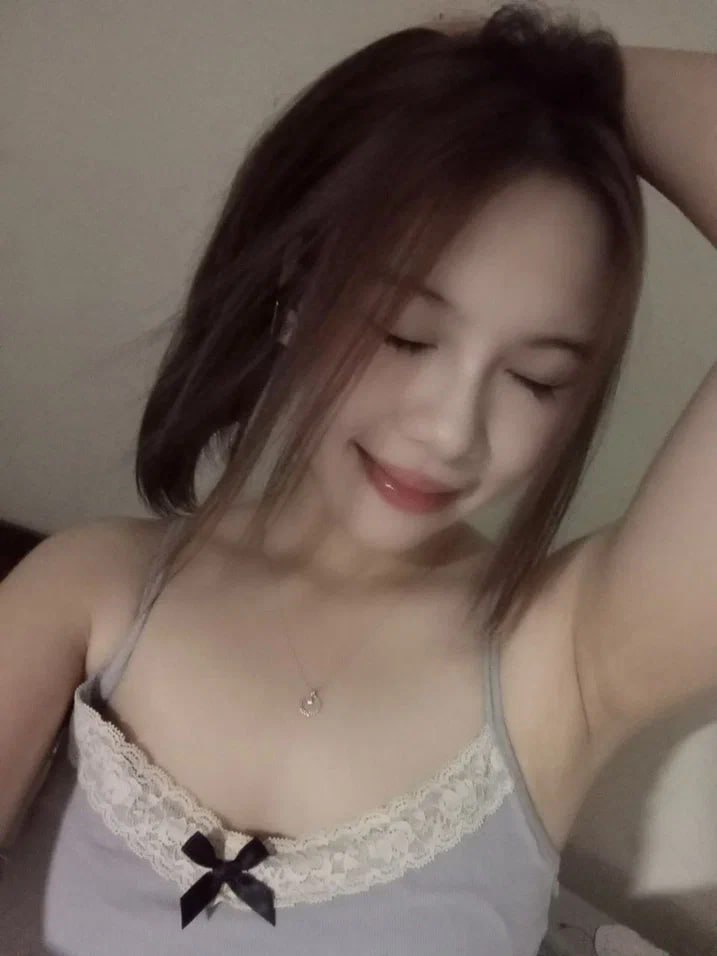 Cận thị nhìn nhầm bạn gái là bạn thân rồi “ấy ấy”