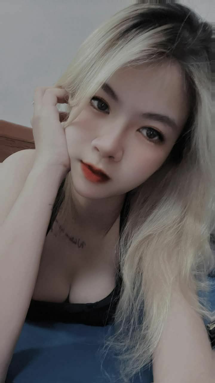 Con trai đang vụng trộm với mẹ kế thì bố về